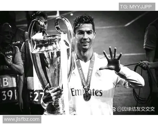 梅西C罗争锋再续传奇对决，谁能问鼎足球之巅续写辉煌篇章