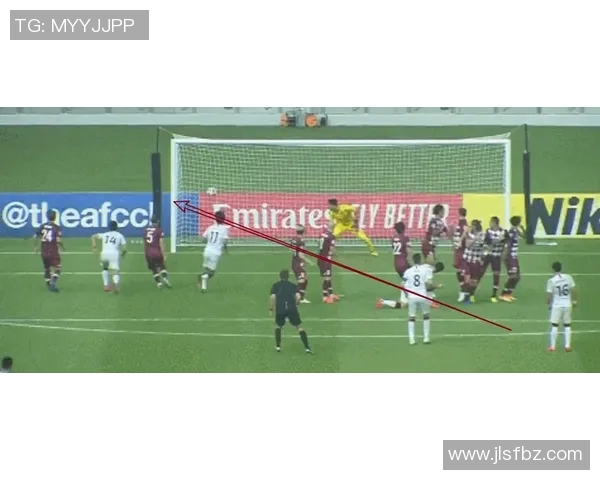 球场上的璀璨明星：透视当今足坛顶级球员的荣耀与挑战