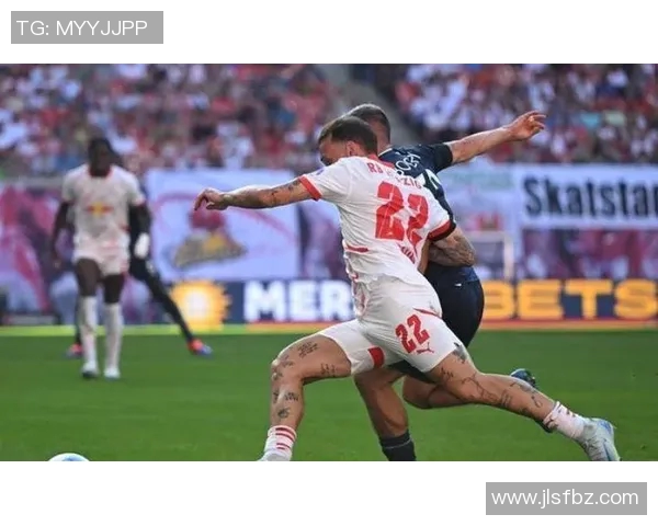 足球场上最尴尬瞬间 球星出丑集锦引发热议与讨论